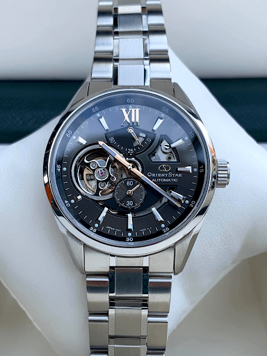 Khám phá sự khác nhau giữa đồng hồ cơ và đồng hồ pin